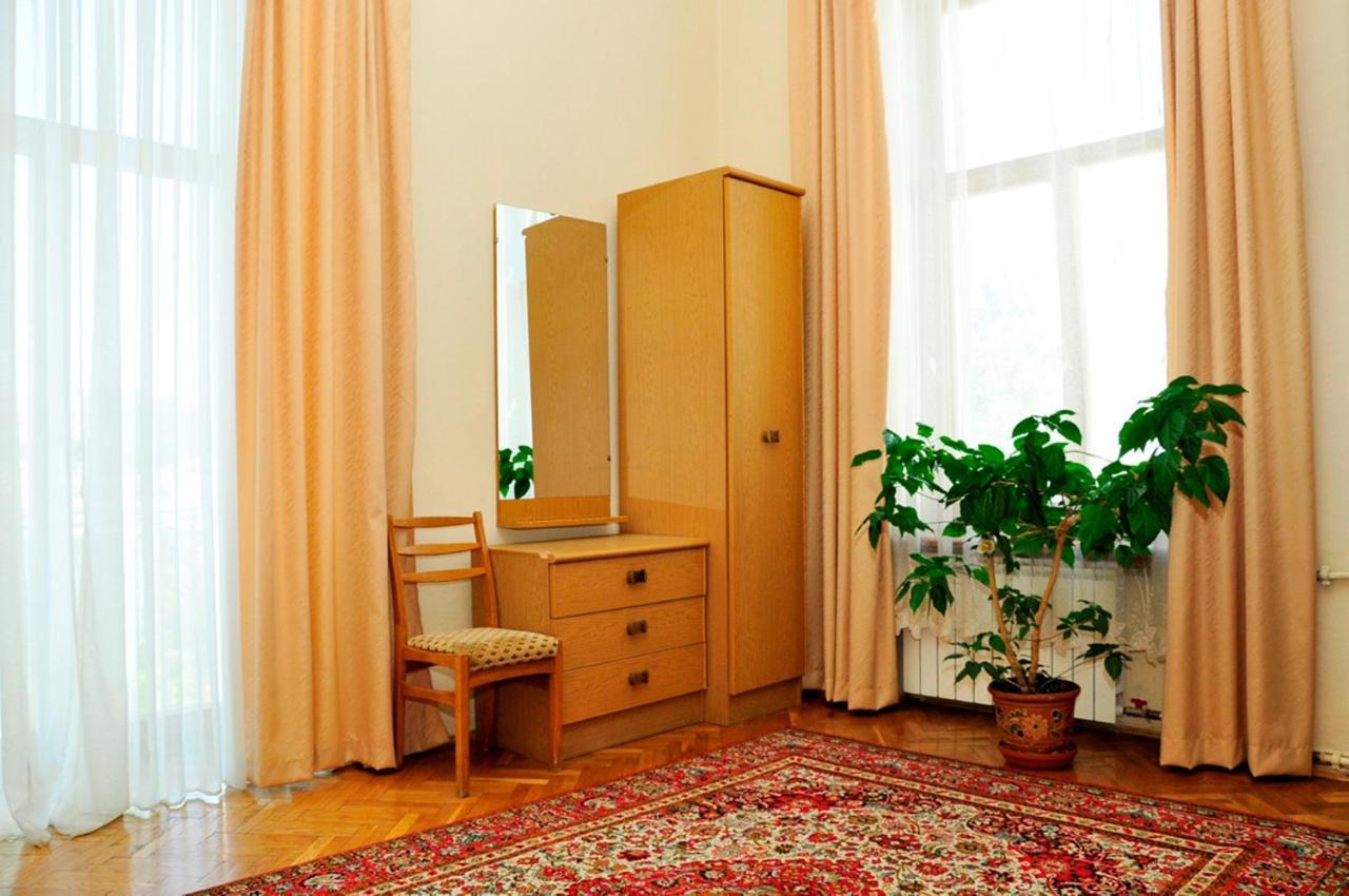 Area Apartment Kyiv